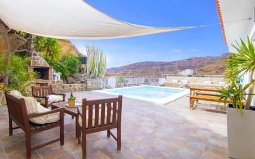PRECIOSA VILLA REFORMADA EN TAURO CON PISCINA PRIVADA CLIMATIZADA, AMPLIA ZONA EXTERIOR Y FANTÁSTICAS VISTAS AL MAR. GARAJE.