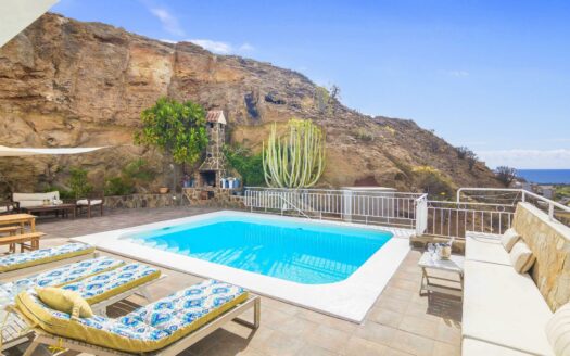 PRECIOSA VILLA REFORMADA EN TAURO CON PISCINA PRIVADA CLIMATIZADA, AMPLIA ZONA EXTERIOR Y FANTÁSTICAS VISTAS AL MAR. GARAJE.