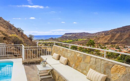 PRECIOSA VILLA REFORMADA EN TAURO CON PISCINA PRIVADA CLIMATIZADA, AMPLIA ZONA EXTERIOR Y FANTÁSTICAS VISTAS AL MAR. GARAJE.