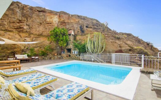 PRECIOSA VILLA REFORMADA EN TAURO CON PISCINA PRIVADA CLIMATIZADA, AMPLIA ZONA EXTERIOR Y FANTÁSTICAS VISTAS AL MAR. GARAJE.