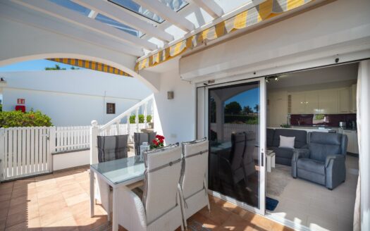 Exclusive bungalow near the golf course and with a roof terrace