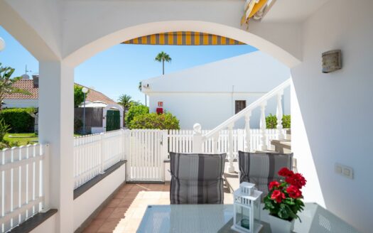 Exclusive bungalow near the golf course and with a roof terrace