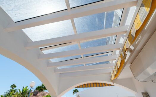 Exclusive bungalow near the golf course and with a roof terrace
