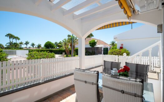 Exclusive bungalow near the golf course and with a roof terrace
