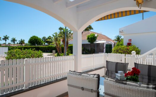 Exclusive bungalow near the golf course and with a roof terrace