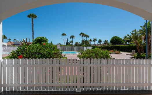 Exclusive bungalow near the golf course and with a roof terrace