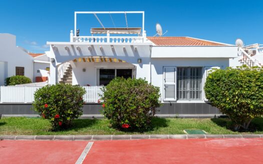 Exclusive bungalow near the golf course and with a roof terrace