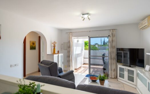 Exclusive bungalow near the golf course and with a roof terrace