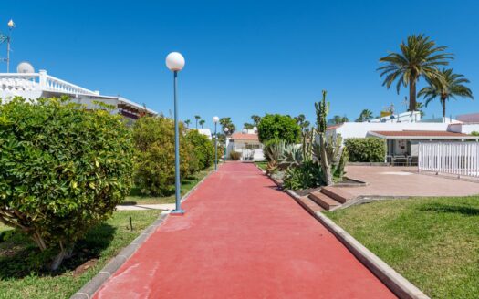 Exclusive bungalow near the golf course and with a roof terrace