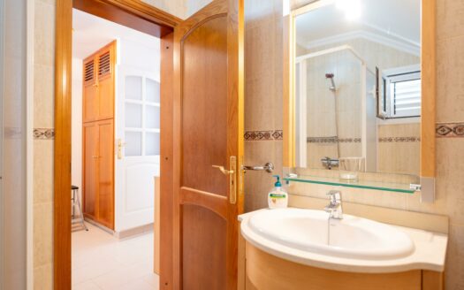 Exclusive bungalow near the golf course and with a roof terrace