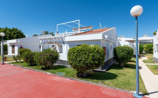 Exclusive bungalow near the golf course and with a roof terrace