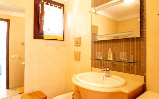 Exclusive bungalow near the golf course and with a roof terrace
