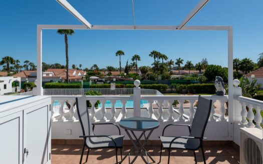 Exclusive bungalow near the golf course and with a roof terrace