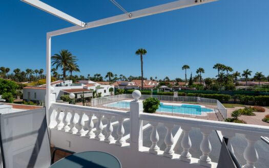 Exclusive bungalow near the golf course and with a roof terrace