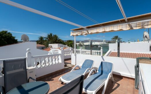 Exclusive bungalow near the golf course and with a roof terrace