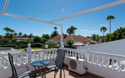 Exclusive bungalow near the golf course and with a roof terrace