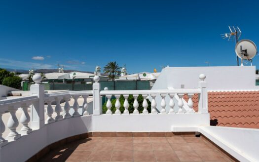 Exclusive bungalow near the golf course and with a roof terrace