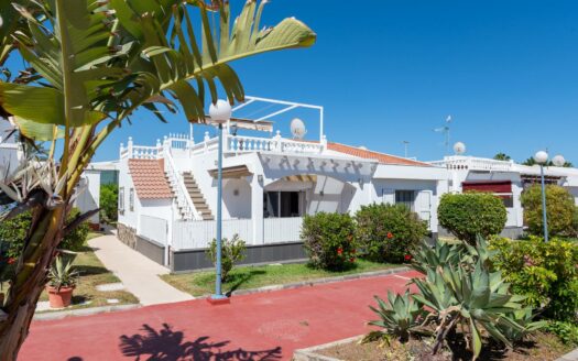 Exclusive bungalow near the golf course and with a roof terrace