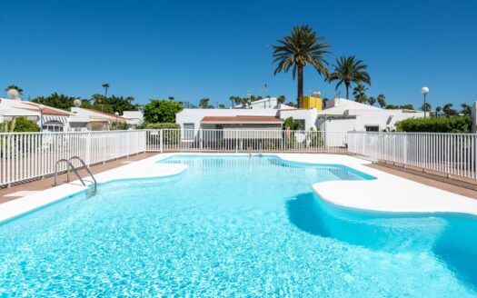 Exclusive bungalow near the golf course and with a roof terrace