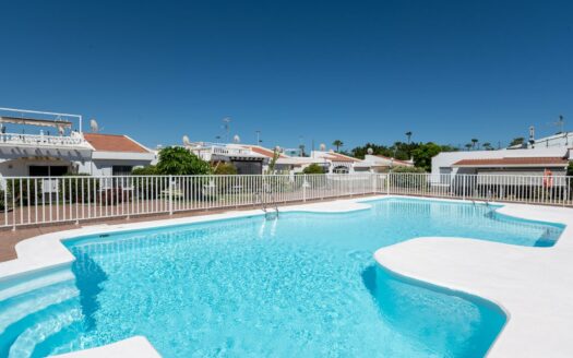 Exclusive bungalow near the golf course and with a roof terrace