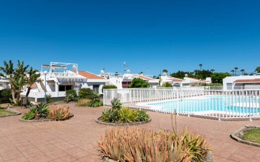 Exclusive bungalow near the golf course and with a roof terrace