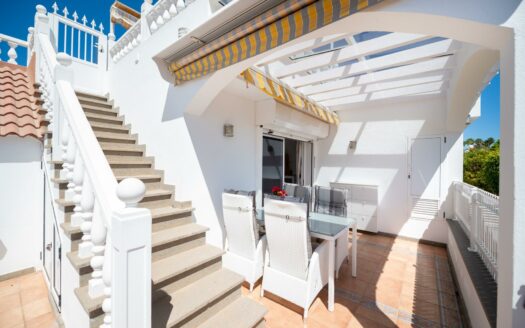 Exclusive bungalow near the golf course and with a roof terrace