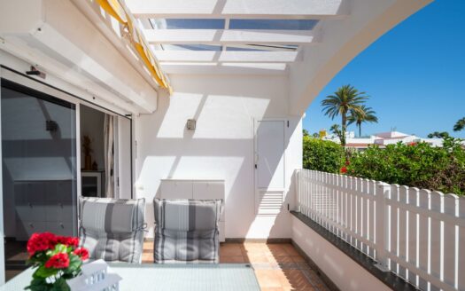 Exclusive bungalow near the golf course and with a roof terrace