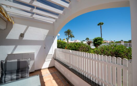 Exclusive bungalow near the golf course and with a roof terrace