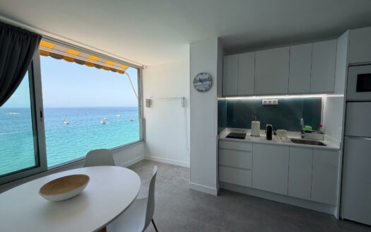 Renoviertes Studio mit Meerblick und direktem Strandzugang