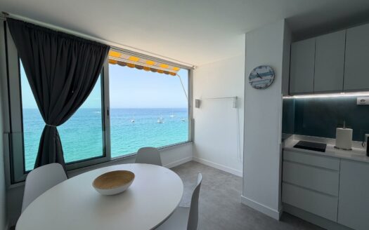 Renoviertes Studio mit Meerblick und direktem Strandzugang