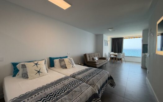 Renoviertes Studio mit Meerblick und direktem Strandzugang