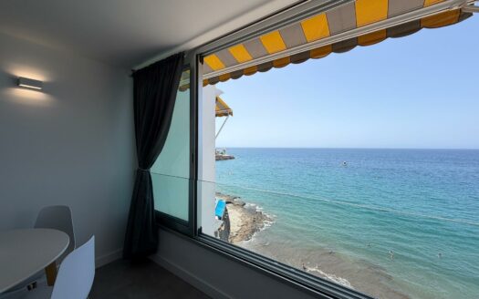 Renoviertes Studio mit Meerblick und direktem Strandzugang