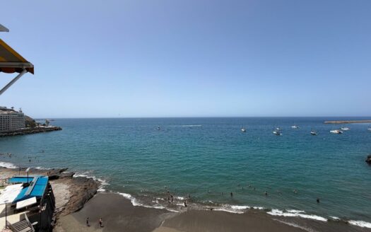 Renoviertes Studio mit Meerblick und direktem Strandzugang