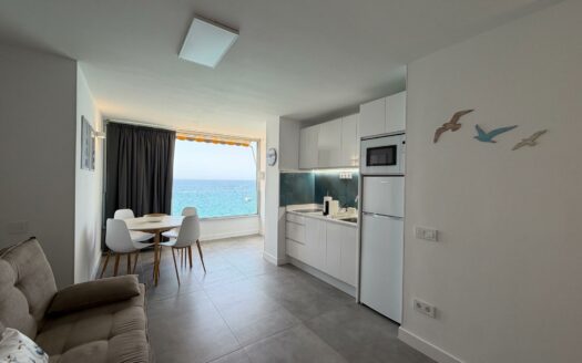 Renoviertes Studio mit Meerblick und direktem Strandzugang