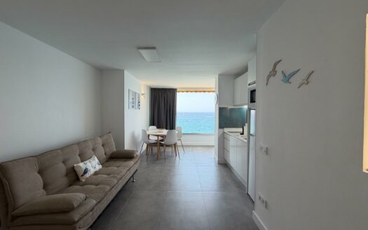 Renoviertes Studio mit Meerblick und direktem Strandzugang