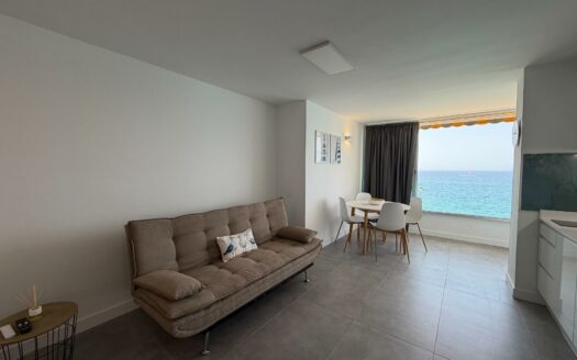 Renoviertes Studio mit Meerblick und direktem Strandzugang
