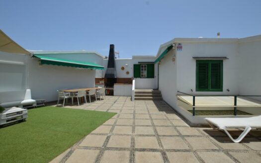 Increible propiedad con dos amplias terrazas y vistas a la piscina comunitaria