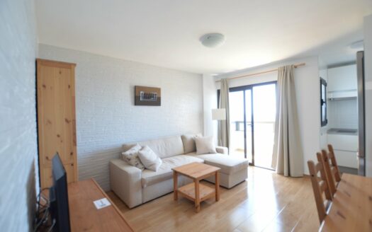 Se alquila apartamento con vistas y renovado en Playa del Águila.
