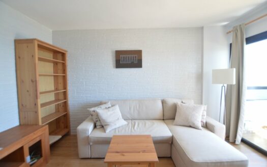 Se alquila apartamento con vistas y renovado en Playa del Águila.