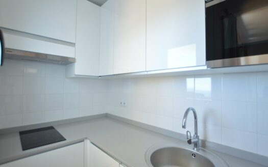 Se alquila apartamento con vistas y renovado en Playa del Águila.