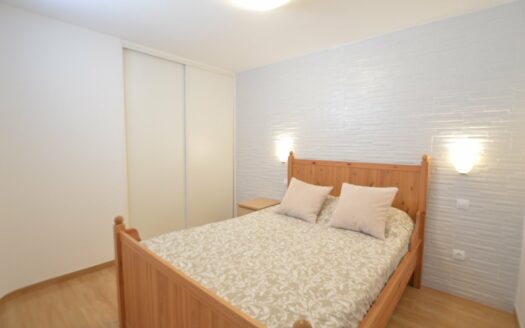 Se alquila apartamento con vistas y renovado en Playa del Águila.