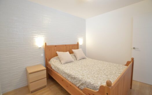 Se alquila apartamento con vistas y renovado en Playa del Águila.