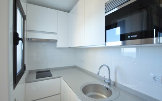 Se alquila apartamento con vistas y renovado en Playa del Águila.
