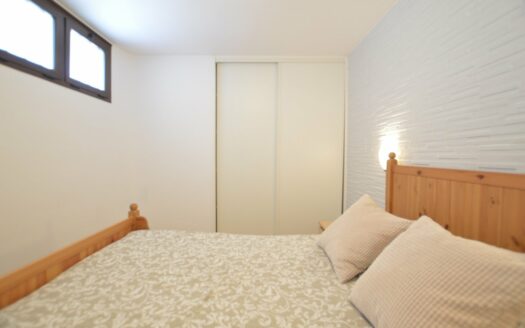 Se alquila apartamento con vistas y renovado en Playa del Águila.