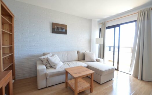 Se alquila apartamento con vistas y renovado en Playa del Águila.