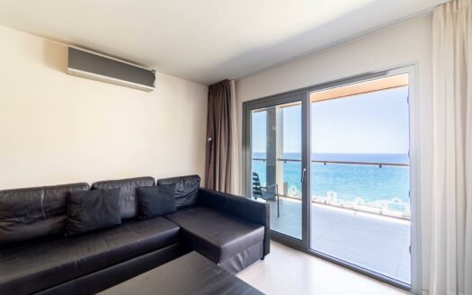 Exclusive 2-bedroom apartment with spacious balcony in Playa del Cura