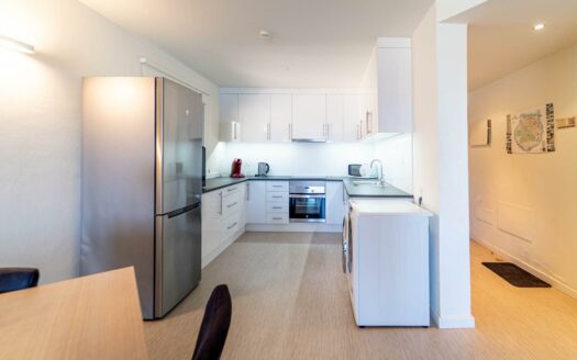 Exclusive 2-bedroom apartment with spacious balcony in Playa del Cura