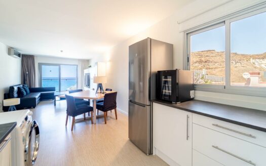 Exclusive 2-bedroom apartment with spacious balcony in Playa del Cura