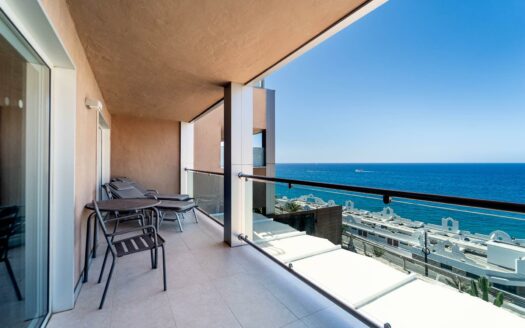 Exclusive 2-bedroom apartment with spacious balcony in Playa del Cura