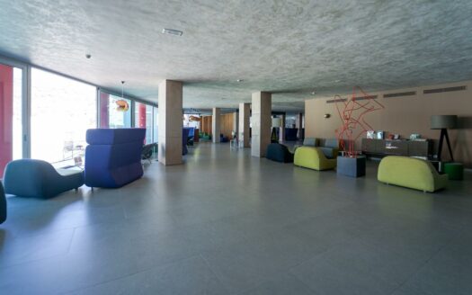 Exclusive 2-bedroom apartment with spacious balcony in Playa del Cura